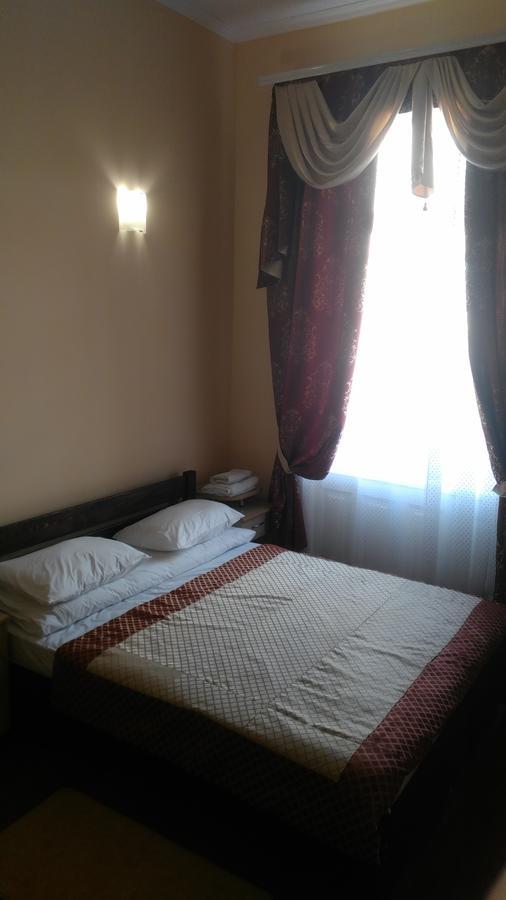 Кімнати В Центрі Uzhhorod Exterior foto