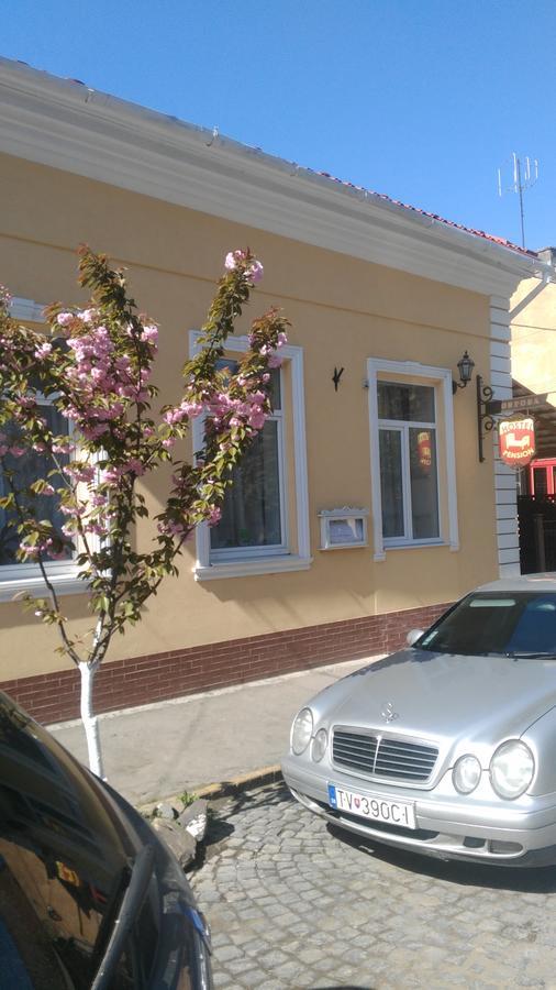 Кімнати В Центрі Uzhhorod Exterior foto